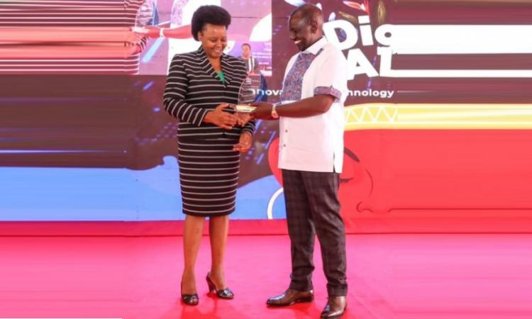 President William Ruto presents Financial Inclusion Award to WEE Hub's Prof Mary Kinoti