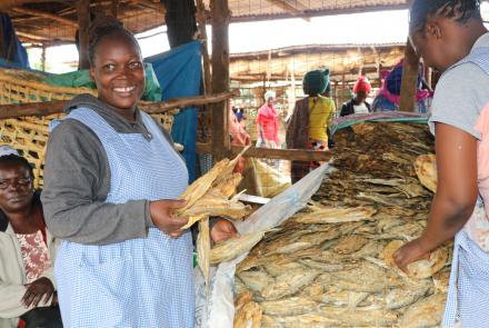 Veronica at the Busia market